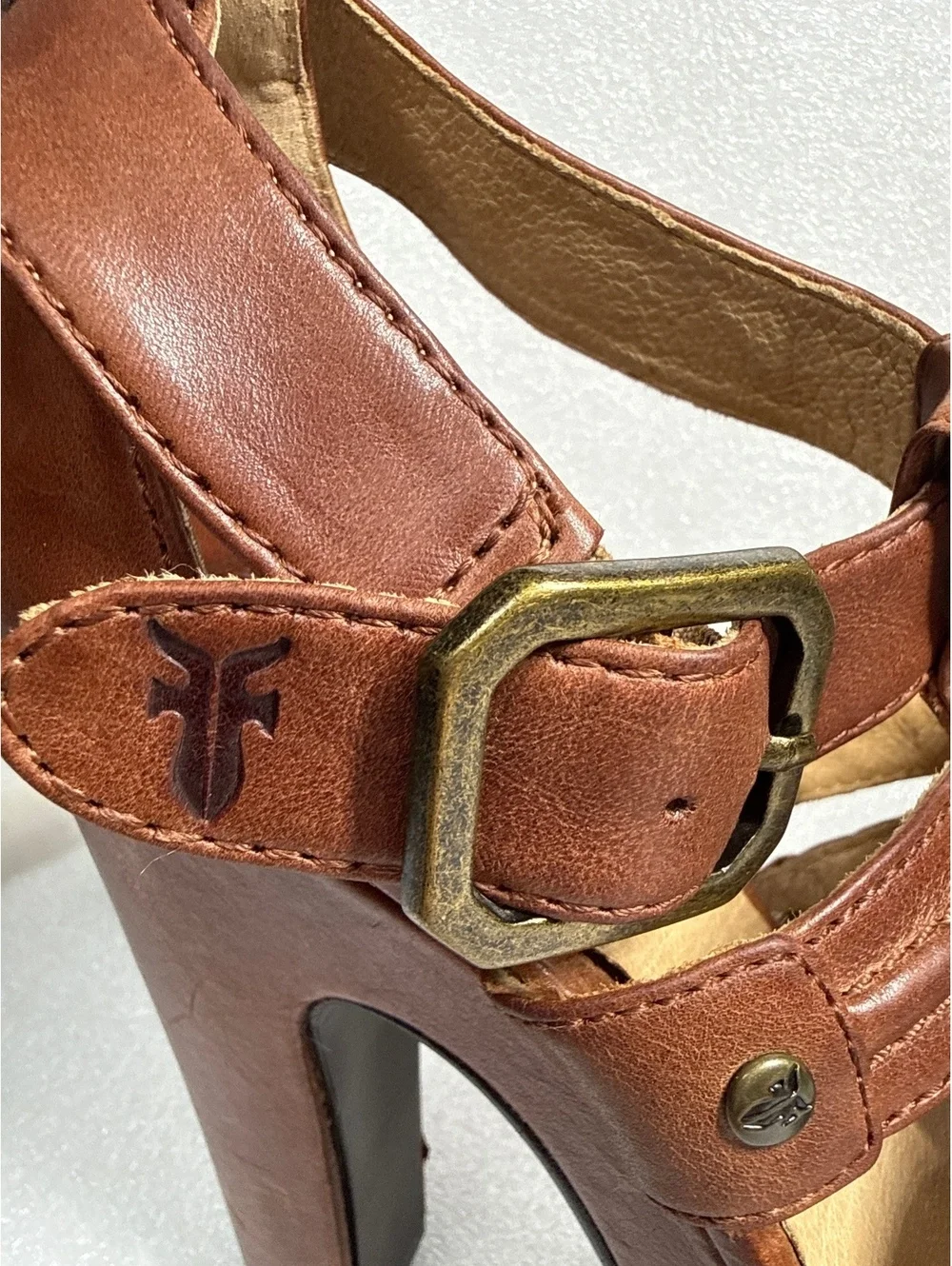 Frye Brown Leather Platform Heeled Sandals Strappy Buckle Women’s Size 7.5